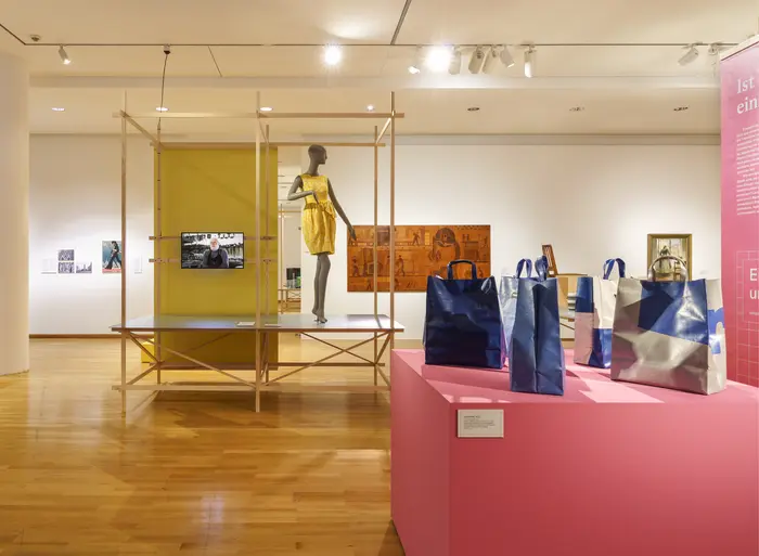 Ausstellungsansicht "Mythos Handwerk", Museum Angewandte Kunst, Frankfurt
