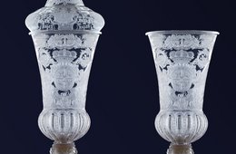 Willkomm der Hofkellerei Dresden, wohl Heinrich Volckert, Glashütte Dresden 1716/1717 vier geschliffene Pokale aus Glas