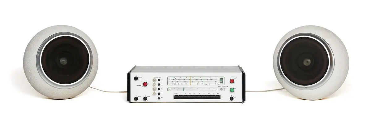 Weiße Stereoanlage mit zwei runden Lautsprechern 