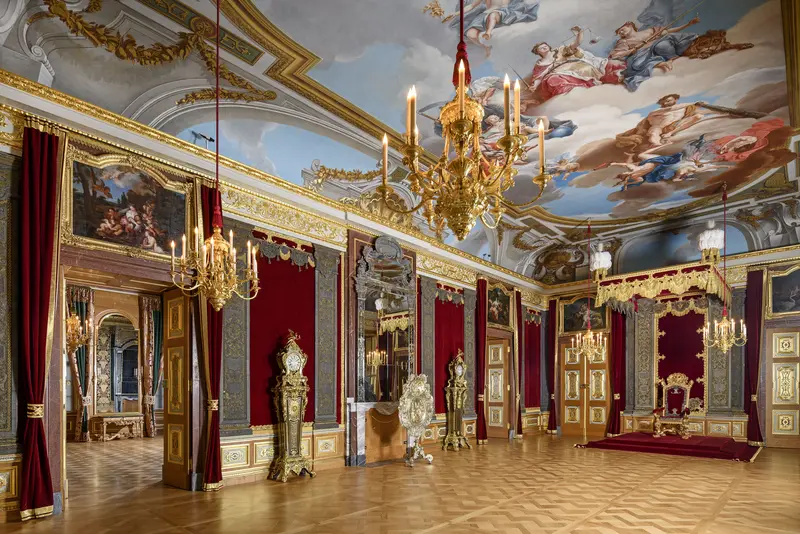 Thronsaal mit Einrichtungen