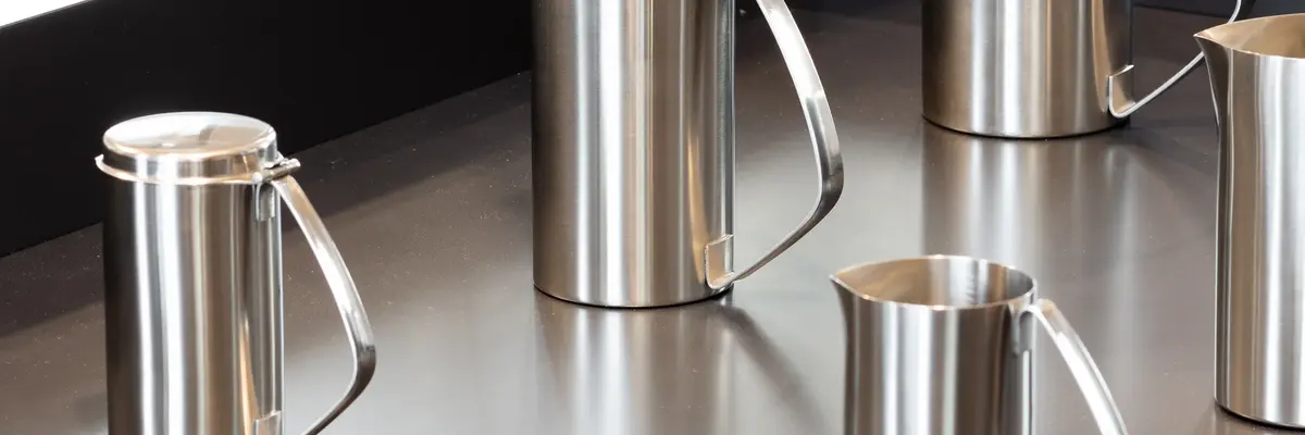 Mehrere Silberwaren in Form einer Kanne