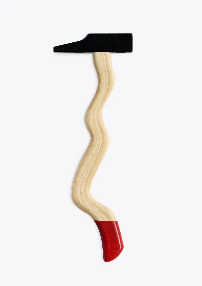 Hammer mit wellenförmigem Griff