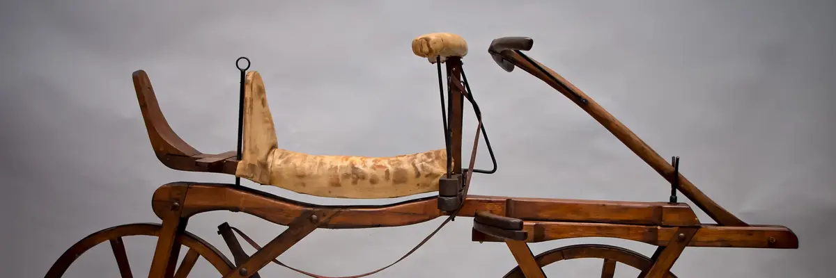 Fahrrad aus Holz ohne Pedale