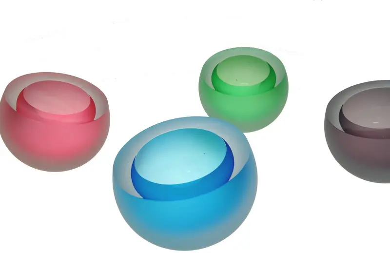 farbie Schalen aus Glas