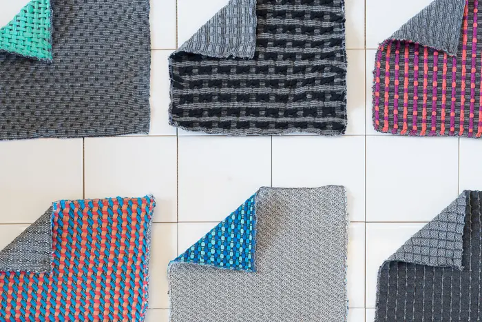 verschiedene grobe Stoffe mit Mustern