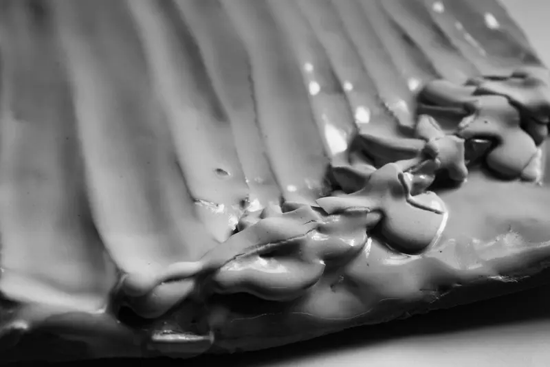 Graue glänzende Farbe