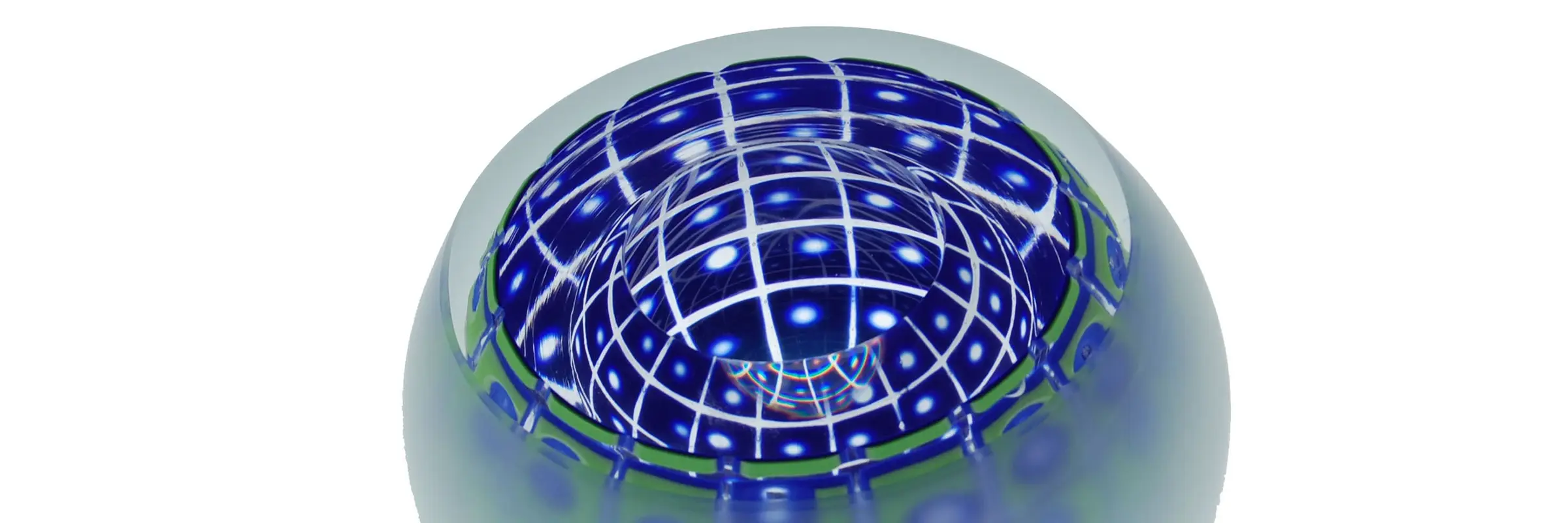 eine blaue Glasschale