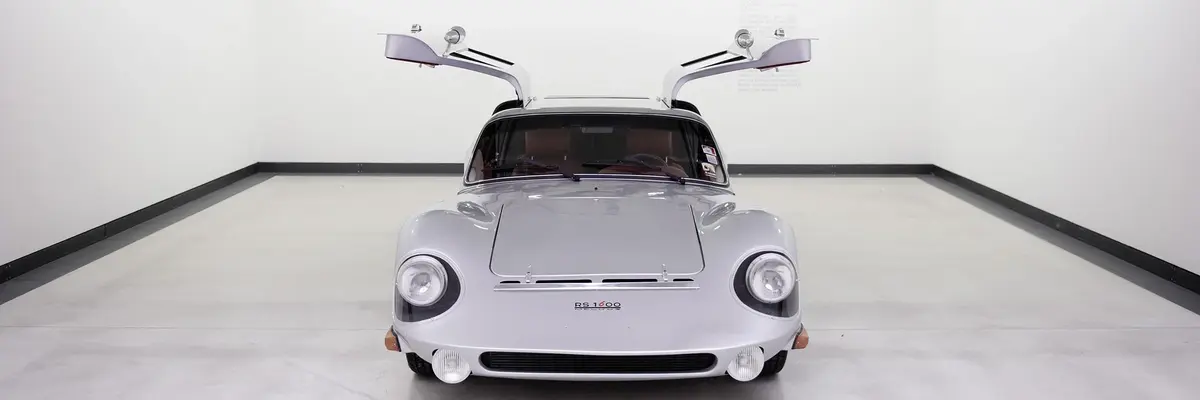 Frontalansicht eines Sportwagens