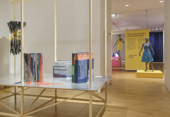 Ausstellungsansicht "Mythos Handwerk", Museum Angewandte Kunst, Frankfurt